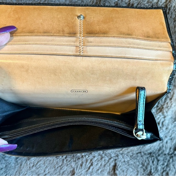 Used Coach Signature C leather checkbook wallet in black - Picture 3 of 12